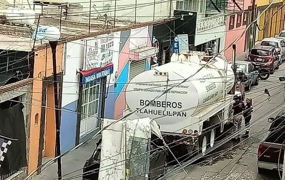 Captan pipa oficial operando fuera de su municipio