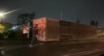 Tráiler pierde su contenedor en la México-Pachuca