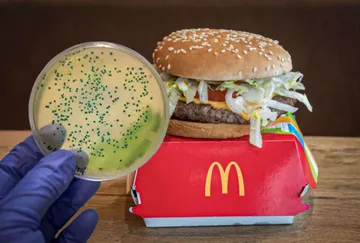McDonald’s: 10 hospitalizados y 1 muerto por brote de E.Coli en hamburguesas