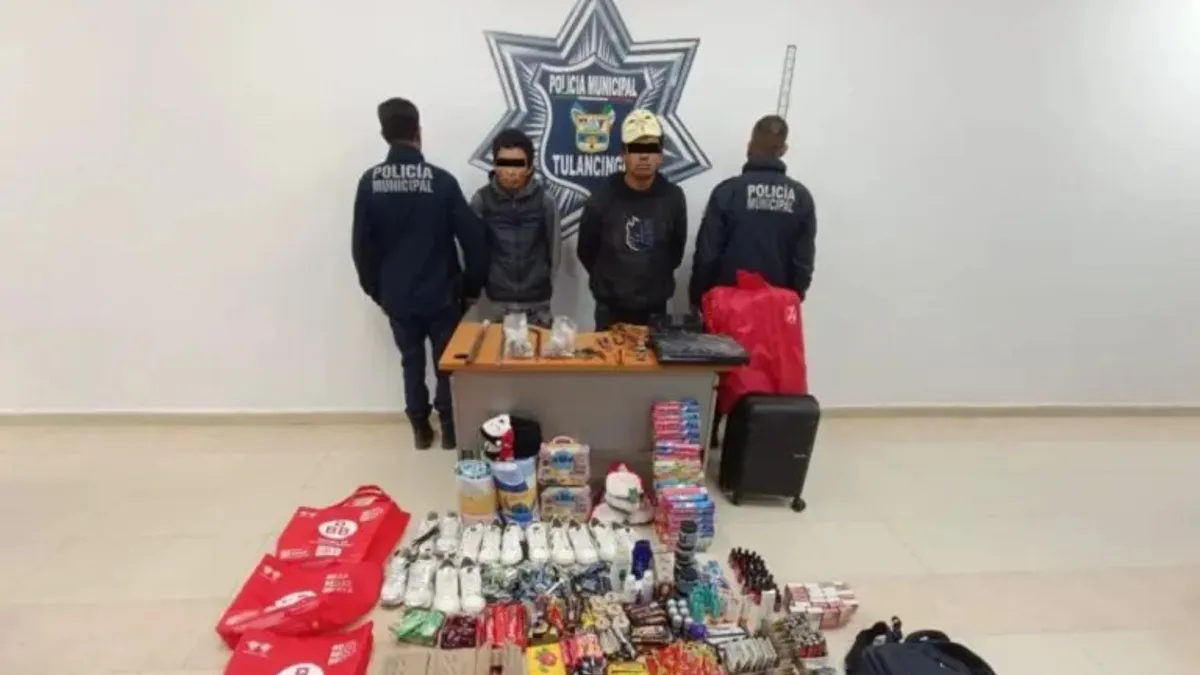 Elementos con los custodios y las cosas robadas