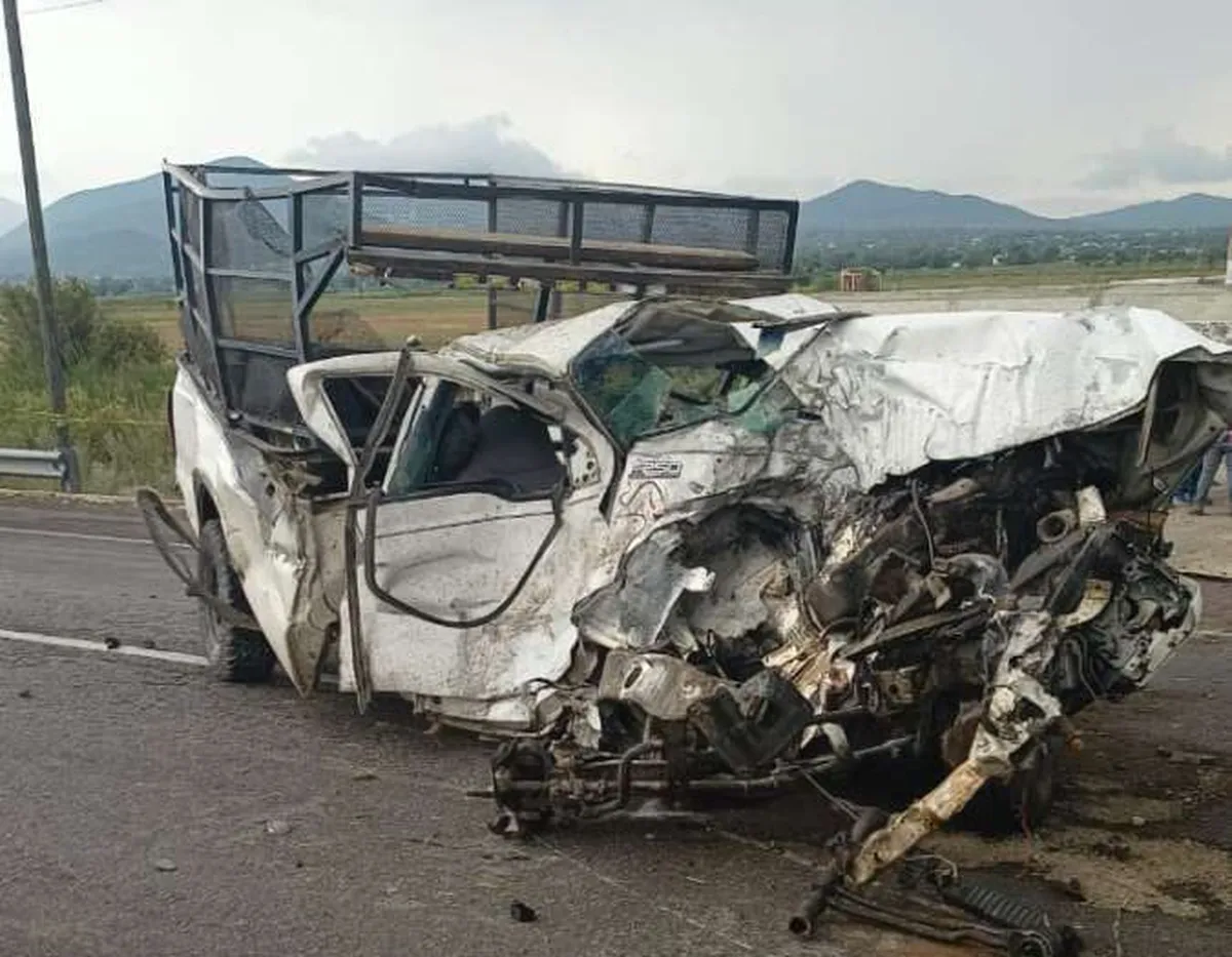 Carretera Actopan-Ixmiquilpan: Automovilista muere tras impactarse contra tráiler