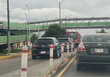 Multas por invadir carril del Tuzobús