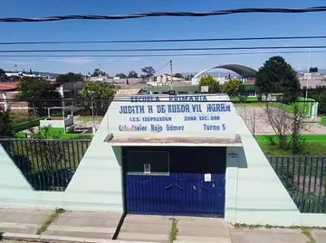 Limpian escuelas en Tulancingo ante posible regreso a clases presenciales