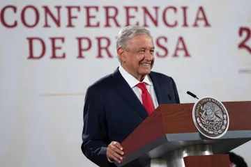 AMLO se ríe de Tren Tolteca; estamos en etapa de elecciones y usan todo, dice
