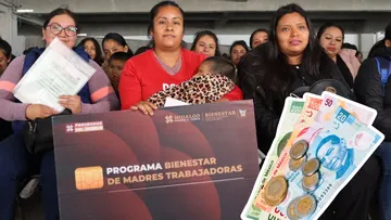 Tarjeta bancaria del programa Madres Trabajadoras para retirar el apoyo económico de 5 mil pesos en Hidalgo.