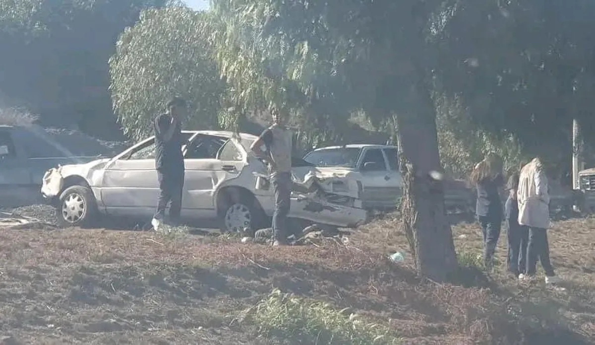 Alumnos de la UAEH vuelcan sobre carretera Pachuca-Actopan
