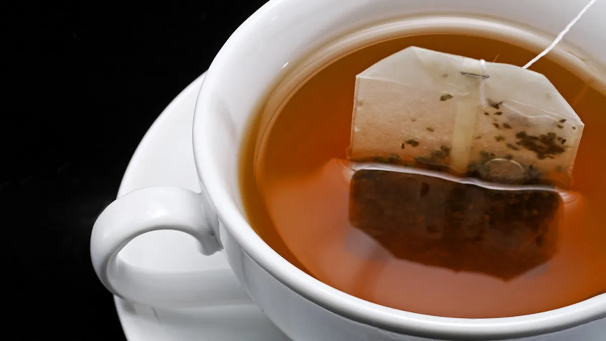 ¿Plástico en el té? Estudio revela bolsitas más contaminantes