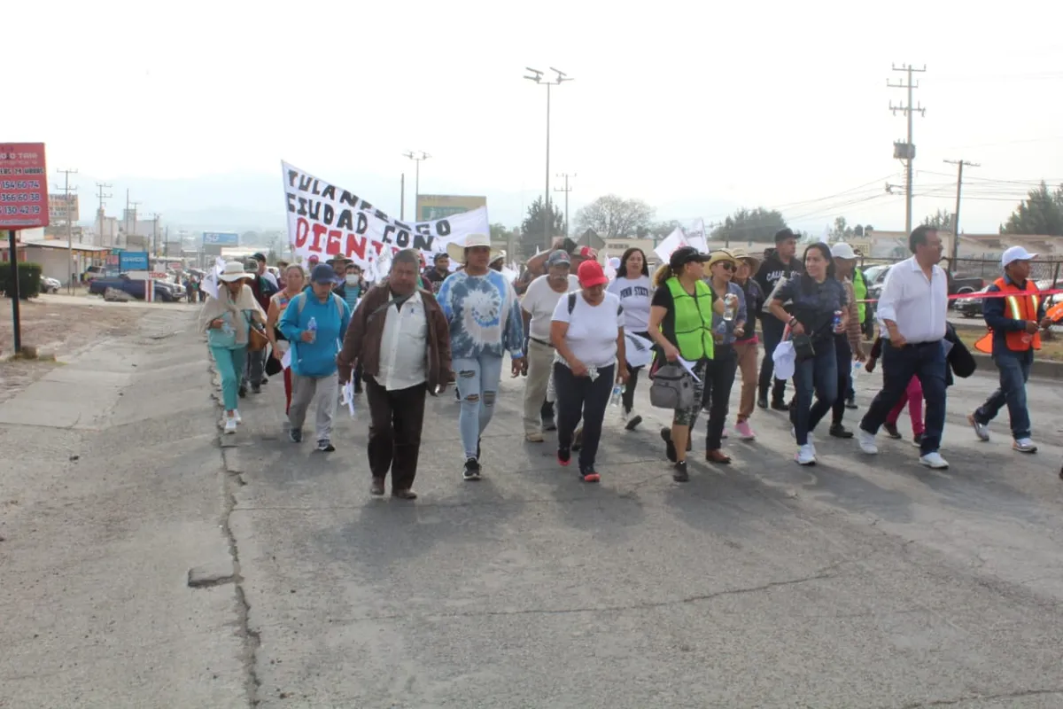 Por imposiciones en candidaturas, morenistas marchan desde Tulancingo a Pachuca