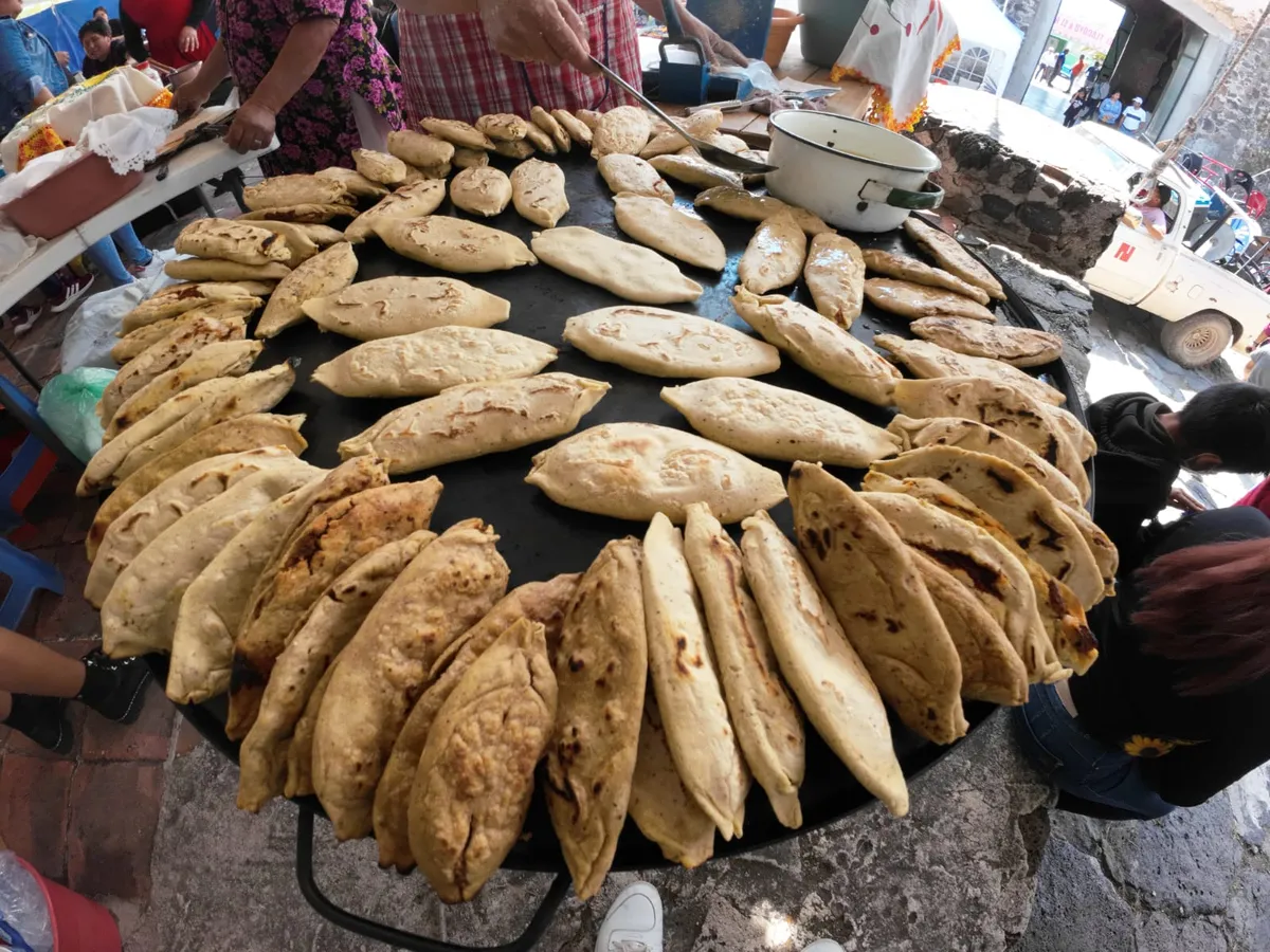 Gran variedad de comida y bebidas en el Festival del Tlacoyo y el Maguey