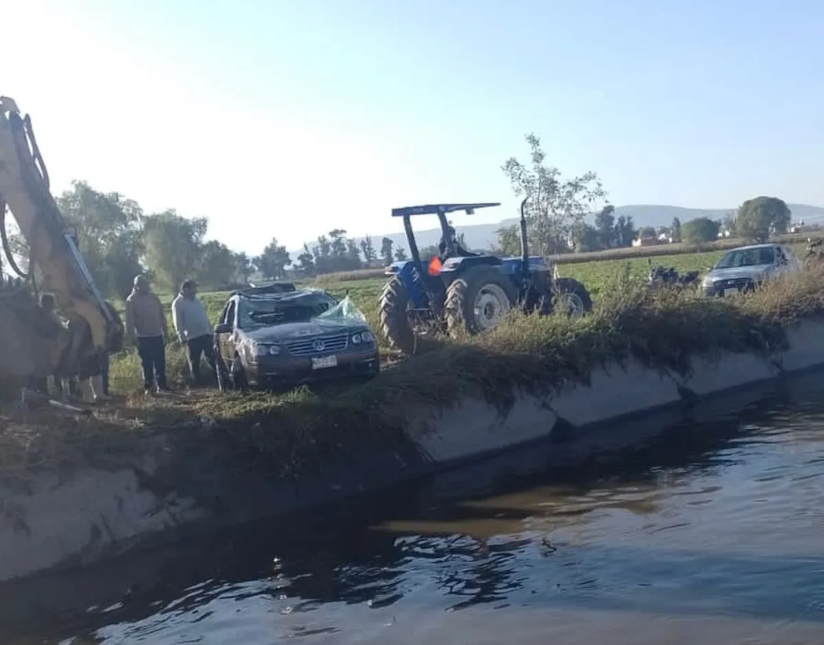 Buscan a mujer arrastrada por la corriente en el canal Requena de Mixquiahuala