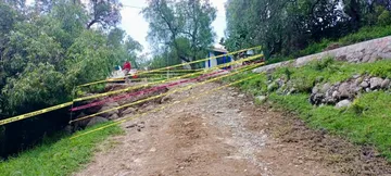 Lluvias provocan peligroso deslave en Hidalgo; cierran camino por riesgo a la población