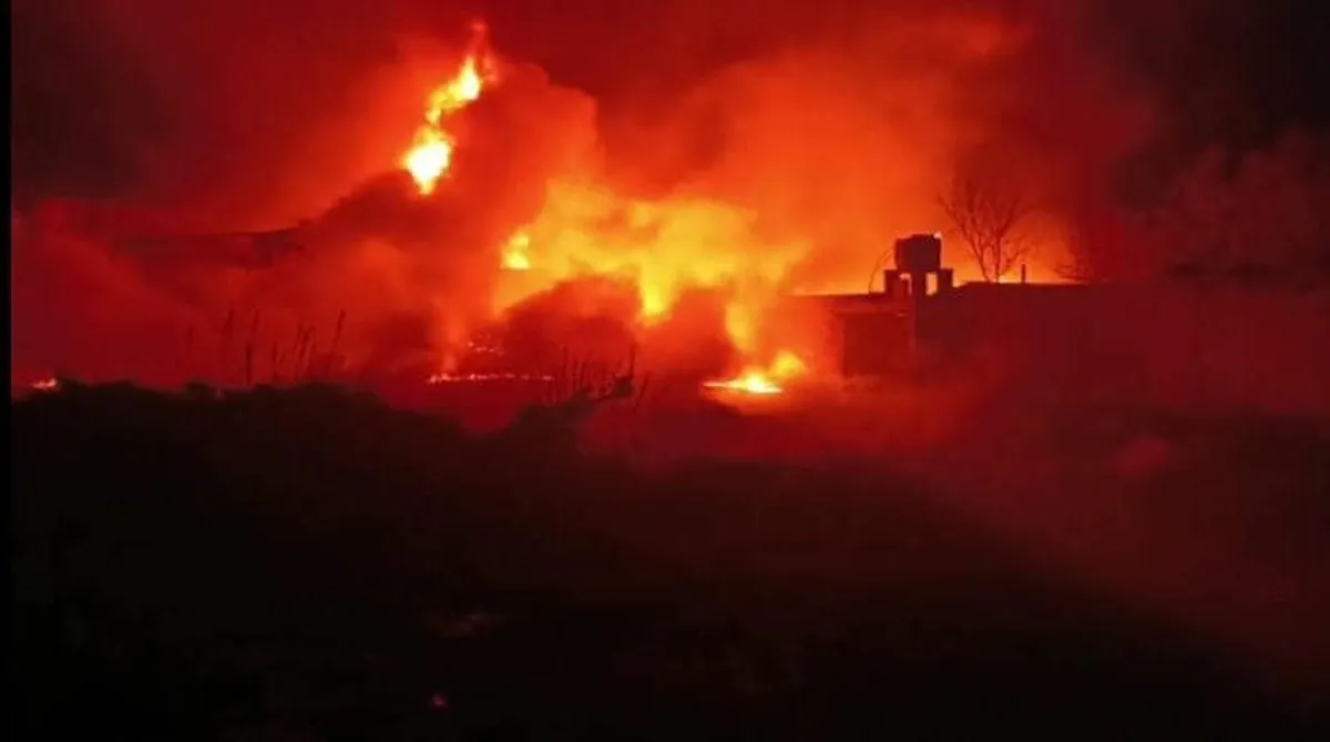 Explosión en Atitalaquia: se incendia bodega de huachicol