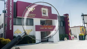 Síndica revisa documentos tras irregularidades en licitación del PMDU.