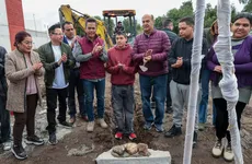 Natividad Castrejón coloca primera piedra del Bachillerato Nacional “Margarita Maza” en Mineral de la Reforma