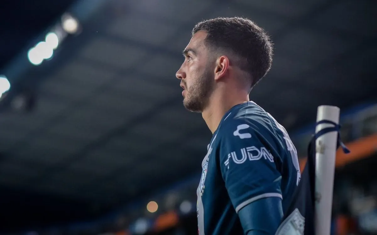 Foto de Luis Chávez, jugador que podría salir del Pachuca gracias a Enrique 'Paleta' Esqueda.