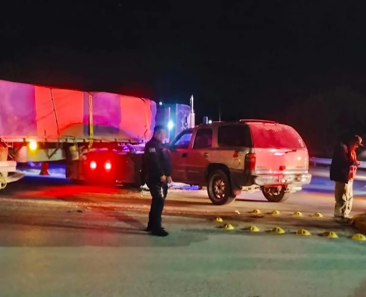 Accidente entre tráiler y camioneta deja siete lesionados en Atitalaquia