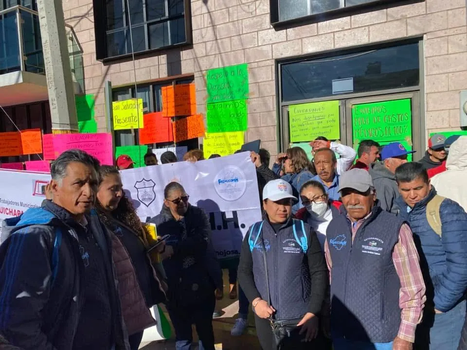 San Agustín Tlaxiaca: trabajadores del ayuntamiento toman la presidencia municipal