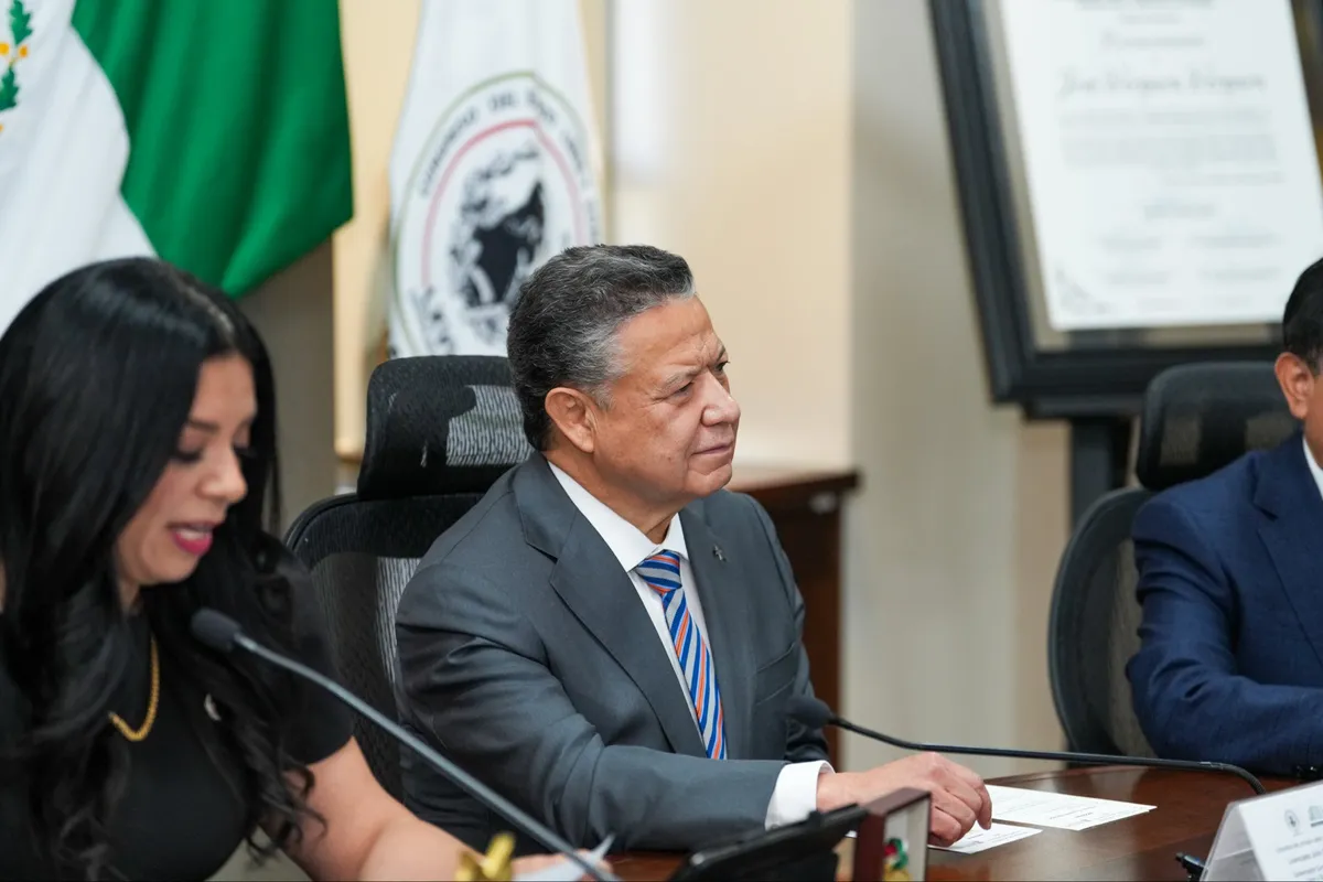 Gobernador Julio Menchaca en el Congreso local