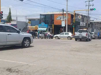 Testigos señalan que la patrulla presuntamente circulaba a exceso de velocidad. Autoridades aún no fijan postura sobre el accidente.
