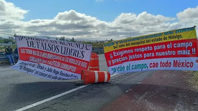 Bloqueo de campesinos sobre la autopista Arco Norte en Tula