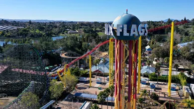 Six Flags enfrenta crisis y anuncia cierre de parques en Estados Unidos
