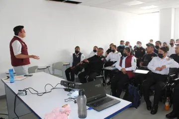 Capacitan en buen trato y alertamiento hospitalario a la Policía Bancaria