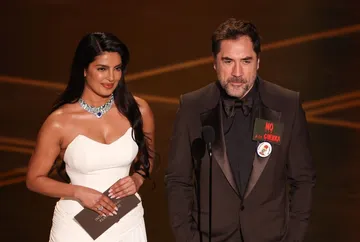 Javier Bardem presenta el premio a Mejor Película Internacional con un mensaje por la paz en los Oscar 2026.