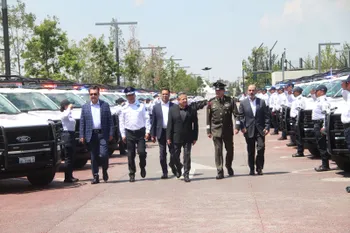 Entrega de patrullas a policías en Hidalgo