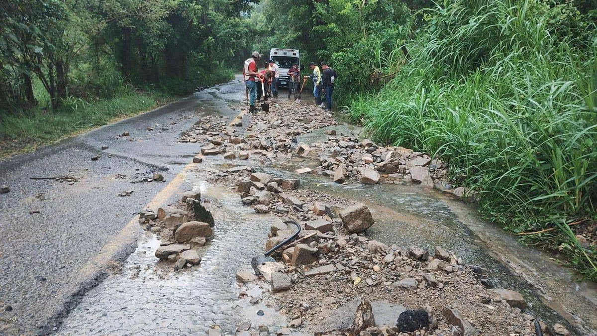 Lluvias provocan derrumbes en la Sierra de Hidalgo; esto sabemos