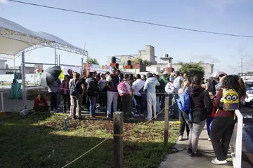 Padres de familia protestaron en la primaria Mario Benedetti de Mineral de la Reforma para exigir seguridad en el regreso a clases.