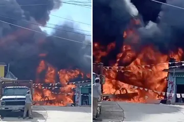 Vecinos y Protección Civil se movilizaron de emergencia ante un fuerte incendio en Tianguistengo que dejó severos daños materiales.