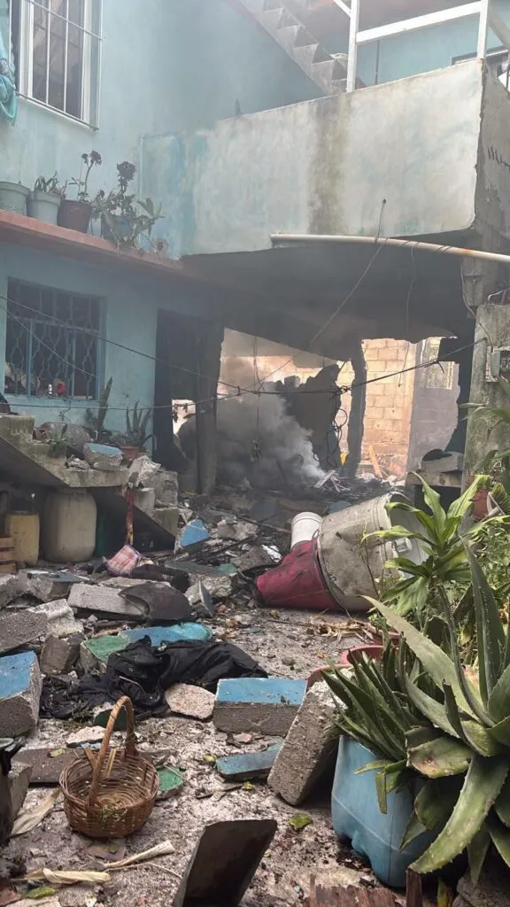 Explosión en vivienda de Tepeji del Río deja tres lesionados; presuntamente almacenaban pirotecnia