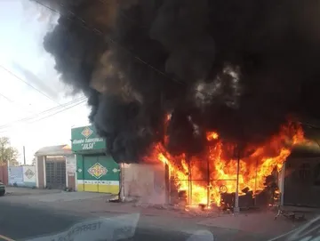 Se incendia vulcanizadora en Santiago de Anaya
