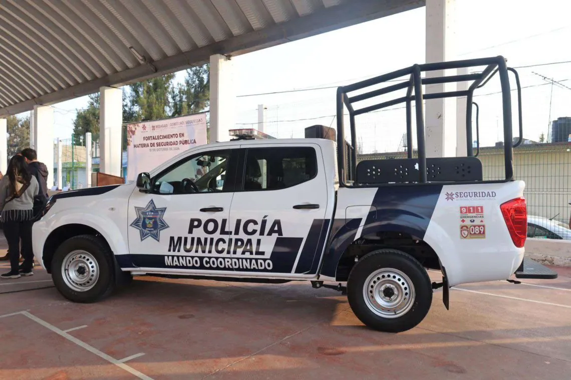 Cynthia Arellano alcaldesa de Zapotlán realiza entrega de unidades a la policía municipal