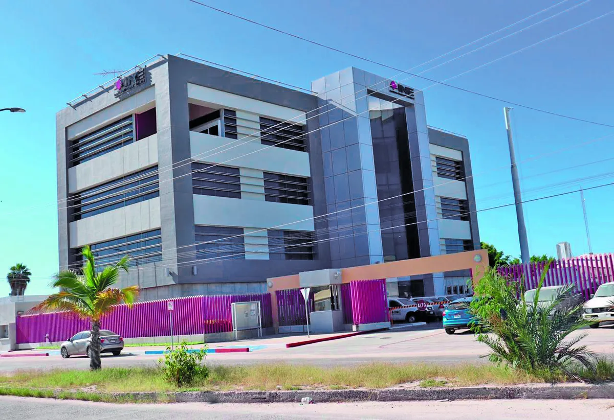 Van 10 precandidaturas aprobadas por el INE para cargos federales