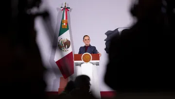 Claudia Sheinbaum cuestionó los bloqueos de una fracción del sector de Canacar y defendió la reducción del límite de deducibilidad de peajes.