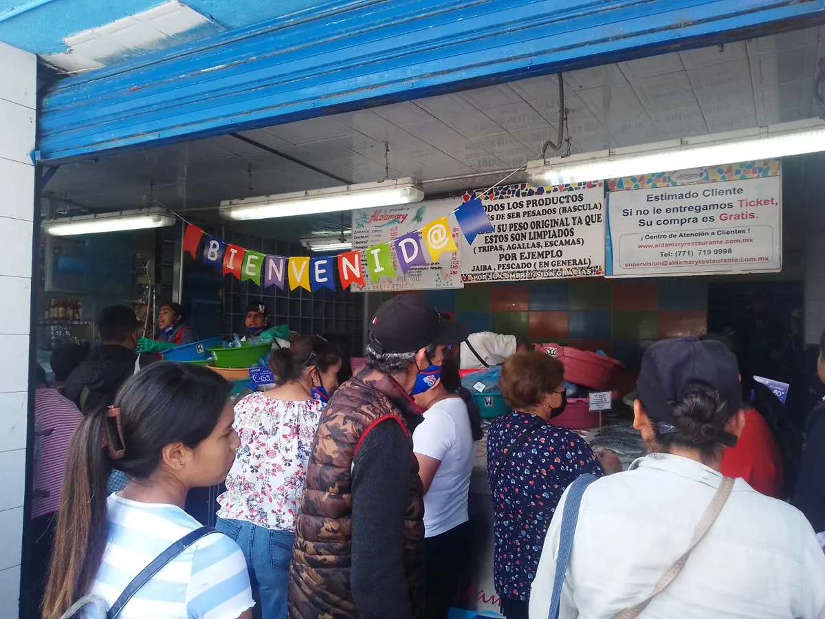 Pescaderías con alta afluencia de personas durante Semana Santa
