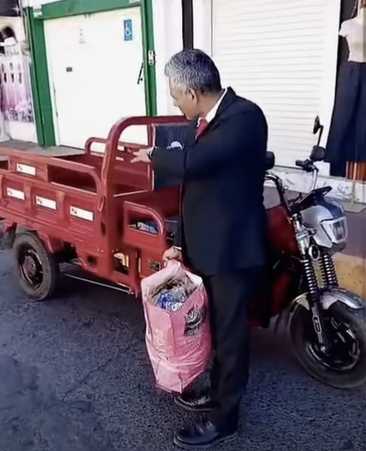Camioncito electrictrico recolector de basura en Tulancingo