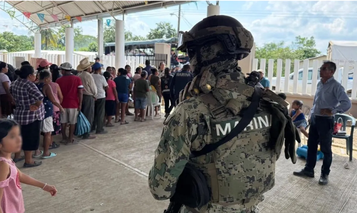 La presidenta municipal Francisca Lara Velázquez realizó un recorrido por Santa Teresa, para ubicar la supuesta falla.