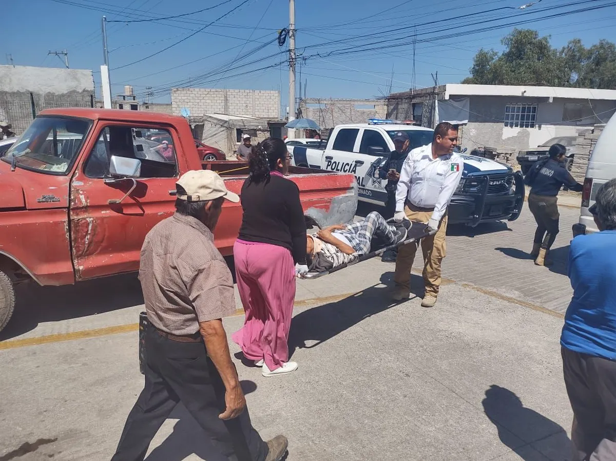 San Agustín Tlaxiaca: camioneta atropella a cuatro personas formadas en el Banco del Bienestar