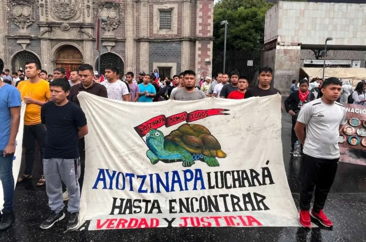 Padres de los 43 tienen claro que trabajamos para encontrar a sus hijos: AMLO