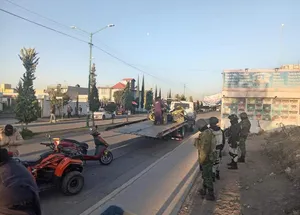 Mototaxi circulando en un fraccionamiento de Tizayuca.