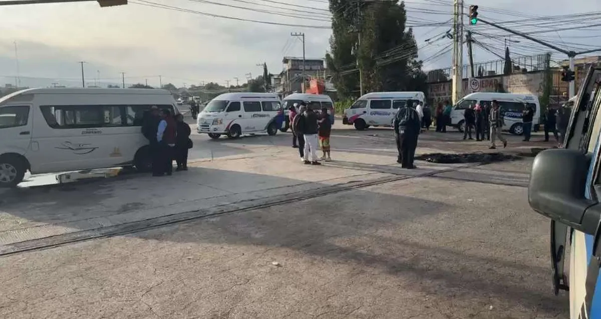 Bloqueo México-Pachuca hoy: transportistas de Tecámac cierran carretera