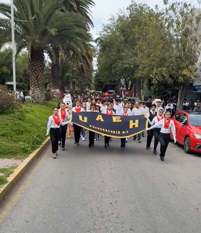 Gerardo Sosa encabeza marcha de la UAEH: toman las calles de Pachuca por la autonomía