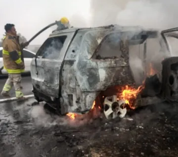 Autopista México-Pachuca: se incendia camioneta