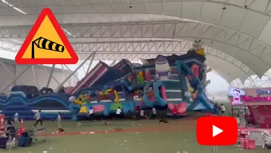 El brincolín con niños en Torreón fue afectado por fuertes ráfagas de viento durante una tormenta registrada en el Centro de Convenciones.