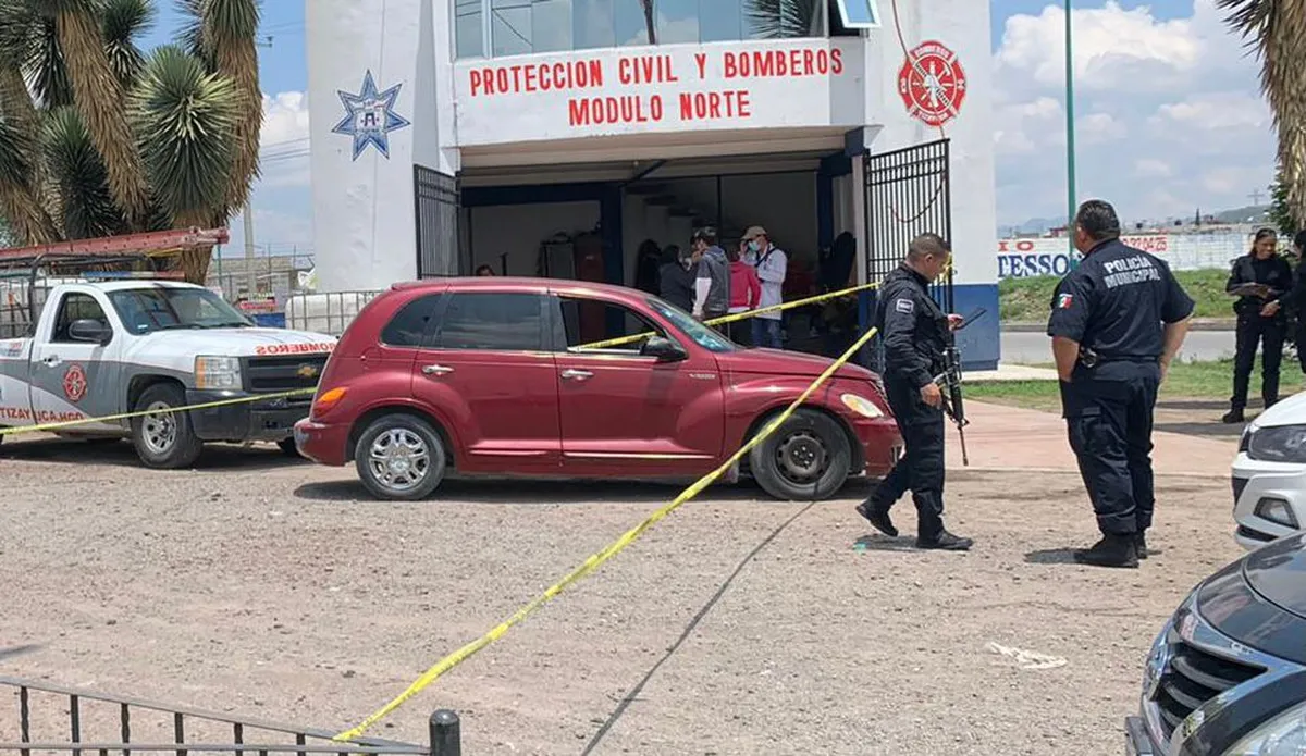 Fallece sujeto al interior de su vehículo en Tizayuca