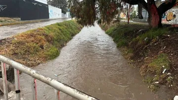 Encharcamientos en vialidades de Pachuca tras lluvias intensas