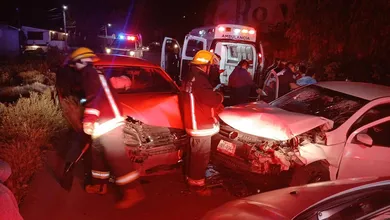 Bomberos rescatan a tres heridos tras accidente en la carretera Pachuca–Real del Monte.
