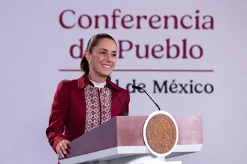 Sheinbaum defiende a Simey Olvera por usar a Claudita